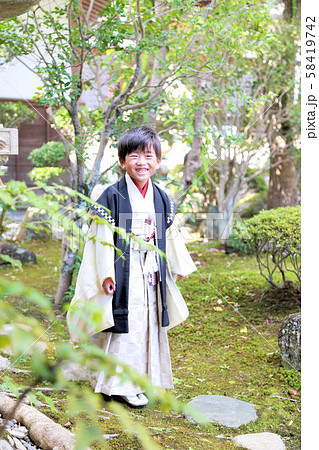 七五三参り5歳の男の子 58419742