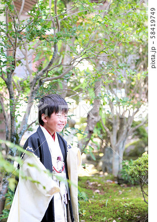 七五三参り5歳の男の子 58419749