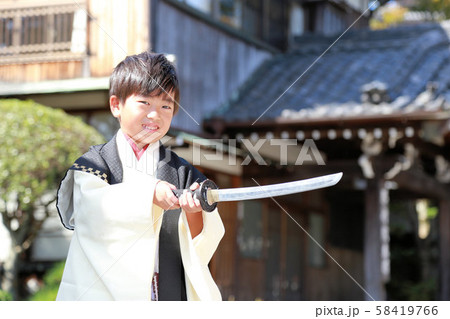 七五三参り5歳の男の子 58419766