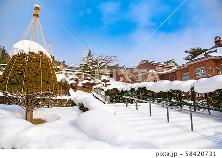 トラピスチヌ修道院の雪景色 58420731