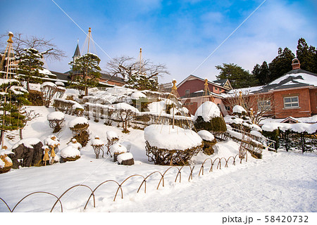 トラピスチヌ修道院の雪景色 58420732