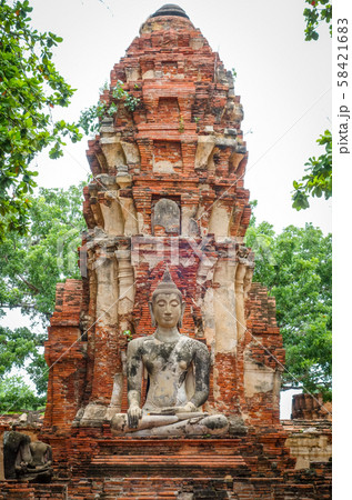 Buddha statue in Wat Mahathat, Ayutthaya, Thailand Buddha statue in Wat Mahathat, Ayutthaya, Thailand 58421683