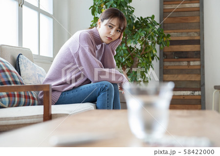 若い女性 体調不良 若い女性 体調不良 58422000
