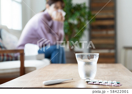 若い女性 体調不良 若い女性 体調不良 58422001