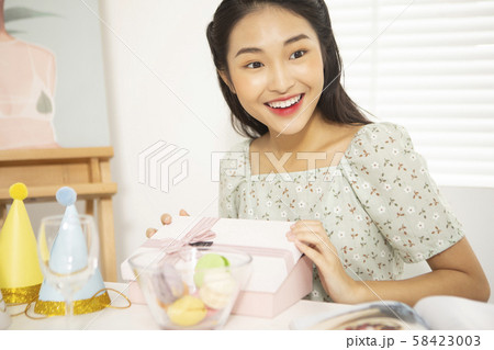 女性 ライフスタイル パーティー 女性 ライフスタイル パーティー 58423003