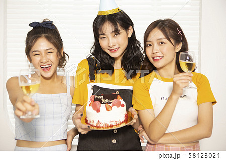 女性　ライフスタイル　パーティー 58423024