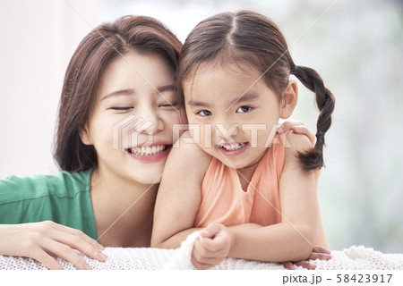 ライフスタイル　家族　子育て 58423917