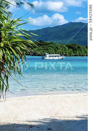 《沖縄県》川平湾とグラスボート 《沖縄県》川平湾とグラスボート 58425086