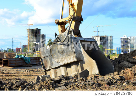 Crushing bucket of the excavator for crushing Crushing bucket of the excavator for crushing 58425780
