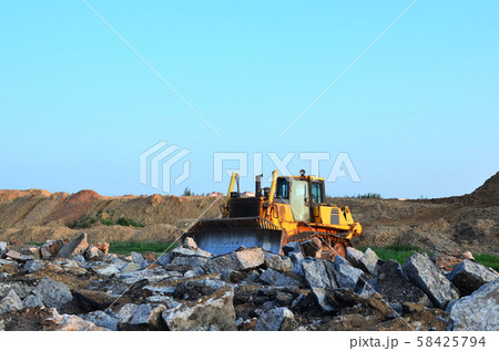 Track-type bulldozer, earth-moving equipment. 58425794