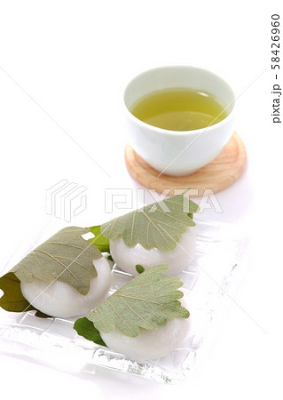 柏餅 お茶 白背景 柏餅 お茶 白背景 58426960