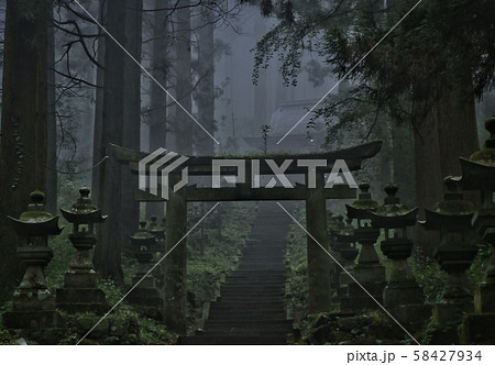 上色見熊野座神社の朝 上色見熊野座神社の朝 58427934