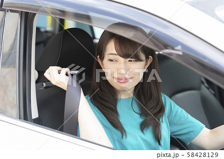 シートベルト 安全 命 守る 女性 ドライバー シートベルト 安全 命 守る 女性 ドライバー 58428129