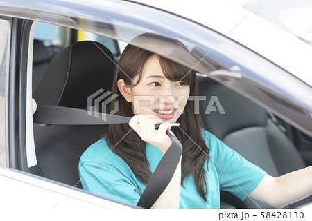 シートベルト 安全 命 守る 女性 ドライバー シートベルト 安全 命 守る 女性 ドライバー 58428130