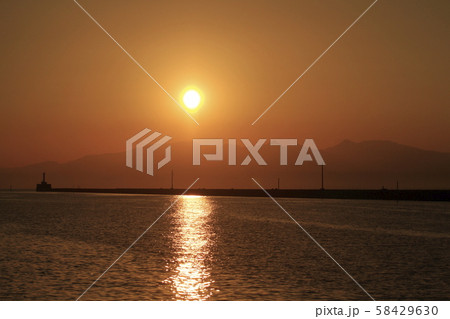 大牟田市　三池港　夕日、 58429630