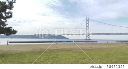 春の明石海峡大橋 58431395