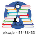 夜中まで勉強をする子供 58438433