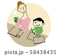 ママとくつろぐ子供 58438435