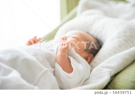 新生児(0歳0ヶ月) 新生児(0歳0ヶ月) 58439751