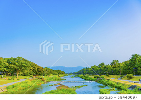 京都　賀茂川　半木の道　 58440097