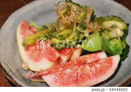 イチジクのゴーヤ入りサラダ 素材 背景 家庭料理 イチジクのゴーヤ入りサラダ 素材 背景 家庭料理 58446002