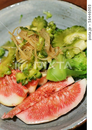 イチジクのゴーヤ入りサラダ 素材 背景 家庭料理 イチジクのゴーヤ入りサラダ 素材 背景 家庭料理 58446003