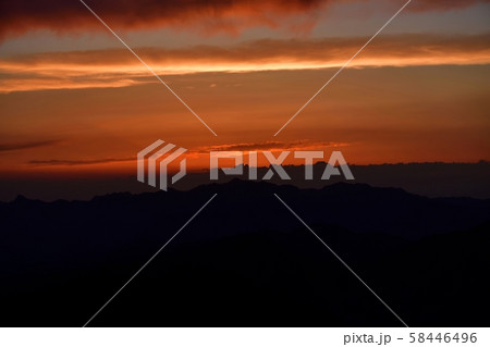 大台ケ原山でみた幻想的な夕焼けの情景 58446496