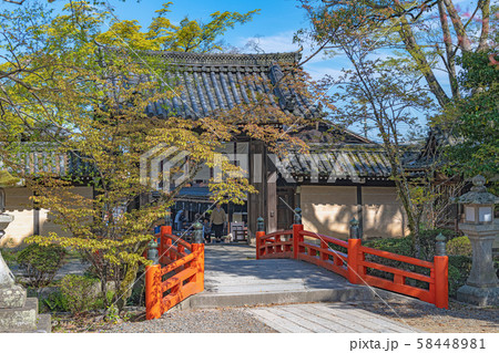 京都 今宮神社 神橋と東門 58448981