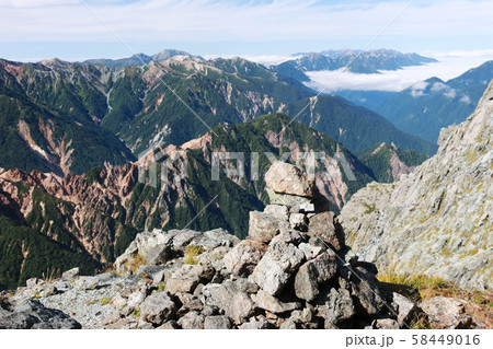 北アルプス　槍ヶ岳山荘からの風景　雲ノ平周辺の山々　立山、後立山連峰遠景 58449016