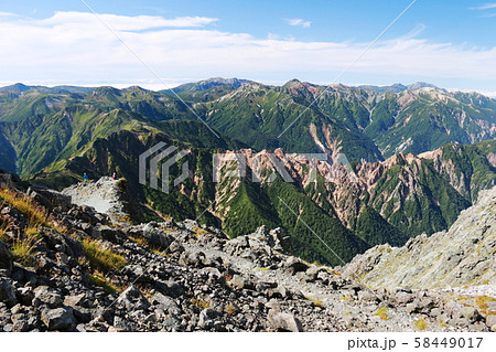 北アルプス 槍ヶ岳山荘からの風景 雲ノ平周辺の山々遠景 北アルプス 槍ヶ岳山荘からの風景 雲ノ平周辺の山々遠景 58449017