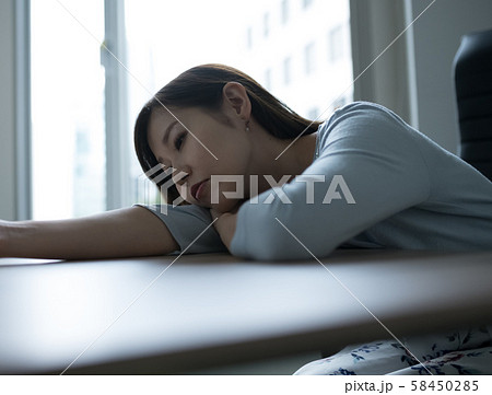 女性ポートレート 58450285