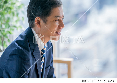 40代　ビジネスマン 58451623