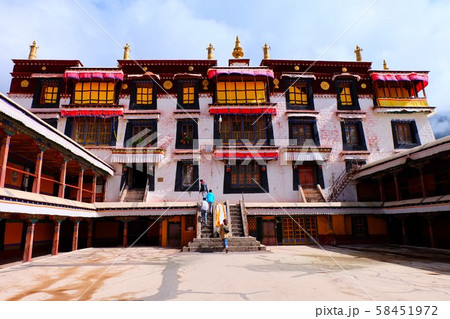 ラサのデプン寺 Drepung Monastery in Lhasa TIbet 58451972