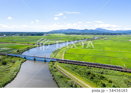 筑波山を背景にJR高浜駅付近の恋瀬川を渡る常磐線 普通列車E531系を俯瞰撮影 筑波山を背景にJR高浜駅付近の恋瀬川を渡る常磐線 普通列車E531系を俯瞰撮影 58456165