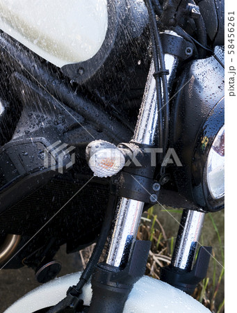 モーターサイクル　バイクの洗車 58456261