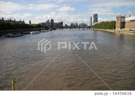 ロンドン ウェストミンスター橋から見たテムズ川の写真素材