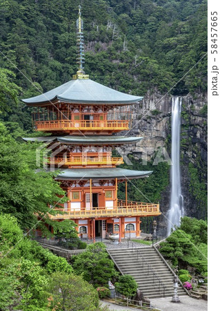 《和歌山県》三重の塔と那智の滝 《和歌山県》三重の塔と那智の滝 58457665
