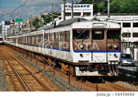 山陽本線、新井口駅に入線する普通列車（113系） 58459660