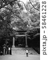 モノクロ　鳥居 58461228