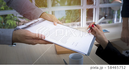 Young businesswoman sign a document and meeting 58465752