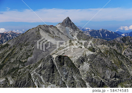 北アルプス 北穂高岳山頂からの風景 槍ヶ岳からの縦走路を望む 北アルプス 北穂高岳山頂からの風景 槍ヶ岳からの縦走路を望む 58474585