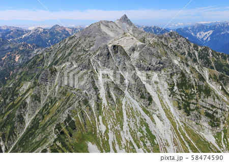 北アルプス 北穂高岳山頂からの風景 槍ヶ岳からの大キレット縦走路を望む 北アルプス 北穂高岳山頂からの風景 槍ヶ岳からの大キレット縦走路を望む 58474590