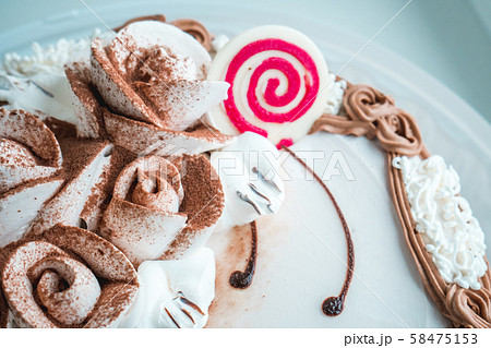 The photo of the white cake decorated cream The photo of the white cake decorated cream 58475153