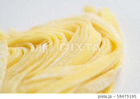 フェットチーネ フィットチーネ 生パスタ 小麦粉 麺類 イタリアン 白バック 食べ物 フード フェットチーネ フィットチーネ 生パスタ 小麦粉 麺類 イタリアン 白バック 食べ物 フード 58475195