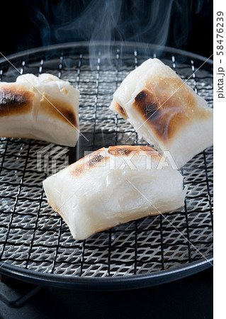 餅を焼く 餅を焼く 58476239