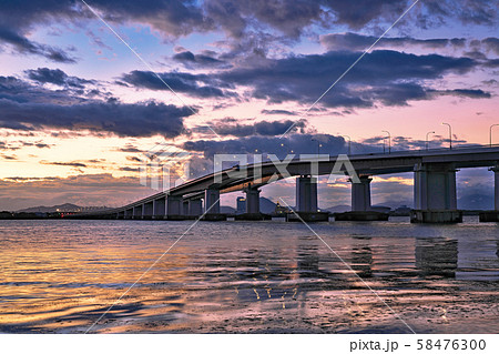 【琵琶湖大橋 (朝)】 滋賀県守山市今浜町 58476300