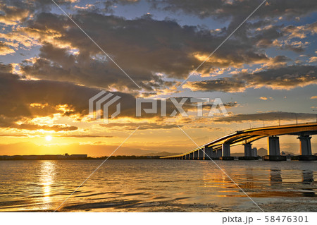 【琵琶湖大橋 (朝)】 滋賀県守山市今浜町 58476301