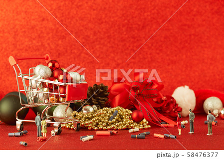 Miniature Shopping trolley with gift Christmas 58476377