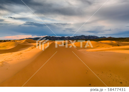 Storm clouds over sand dunes in the desert 58477431