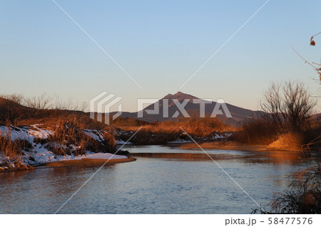 雪の筑波山、石岡市恋瀬川から 58477576